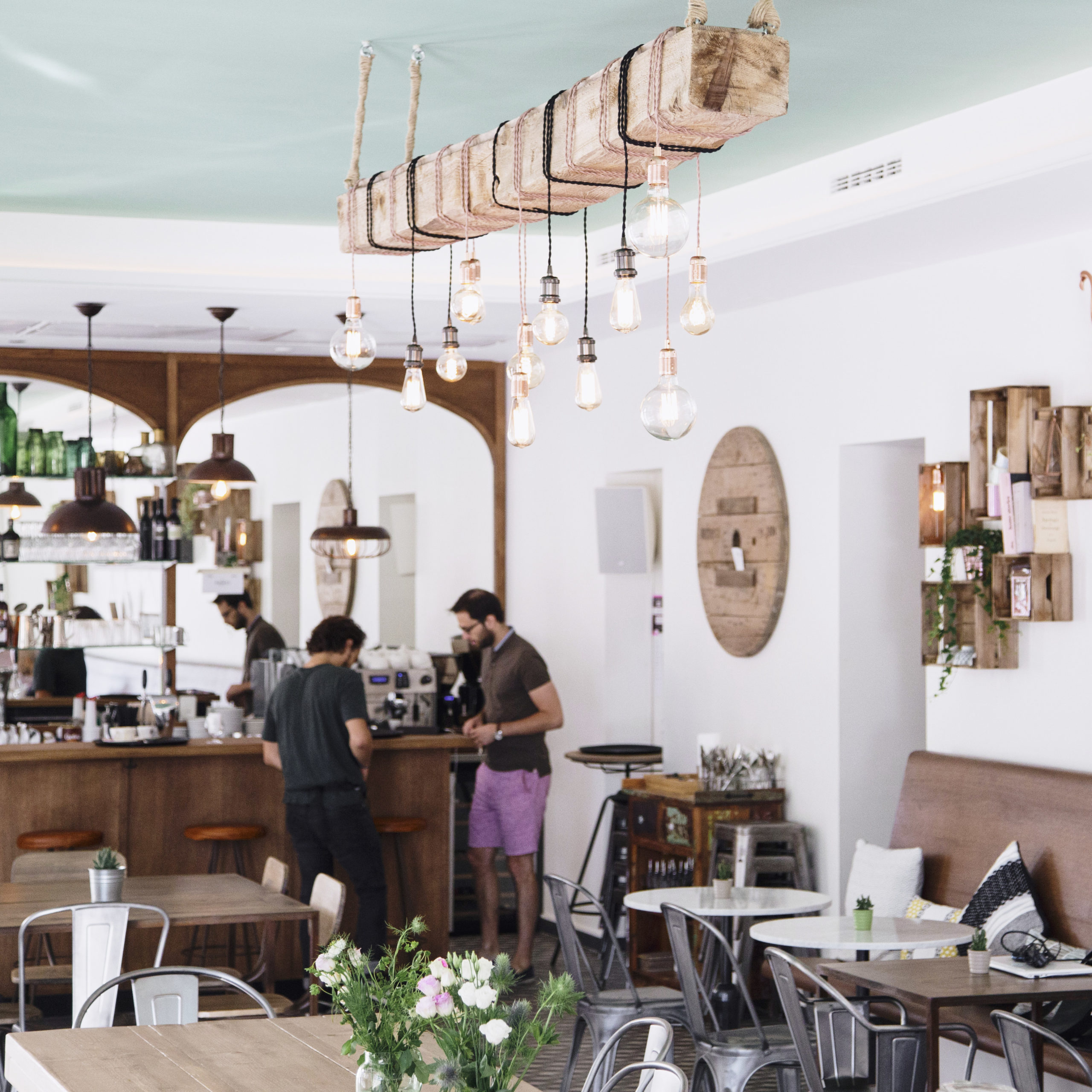 <p class="p1"><strong>12:30 Uhr – Sich eine Pause in einem historischen Café gönnen</strong></p>
